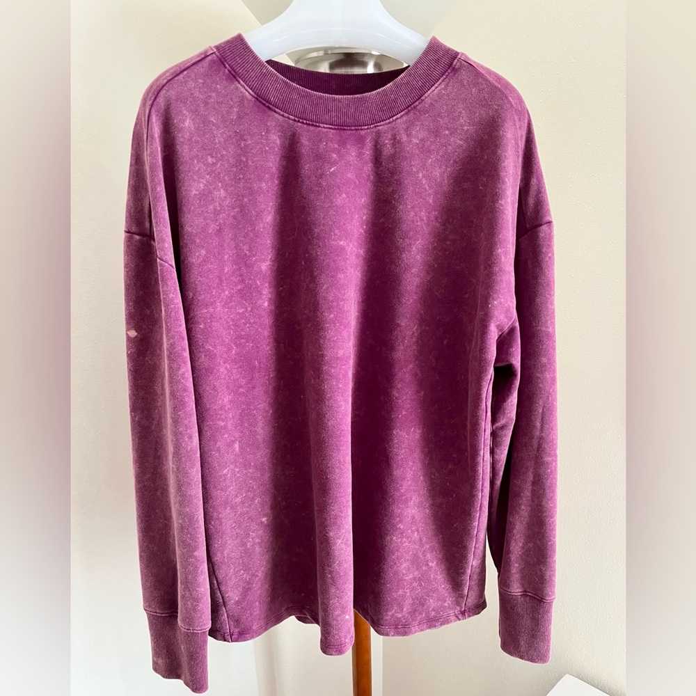 Super comfy thin sweatshirt. Crew Neck. Size XL.